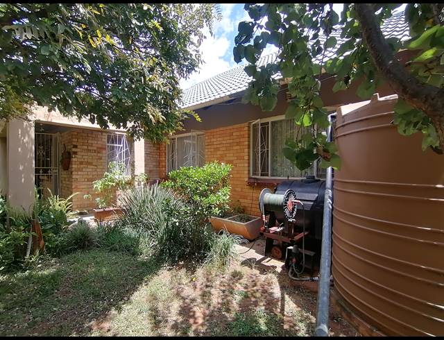 3 BEDROOM FREESTANDING FOR SALE IN STILFONTEIN EXT 4